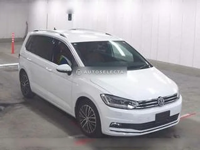 Volkswagen Golf Touran 2017, auction grade 4