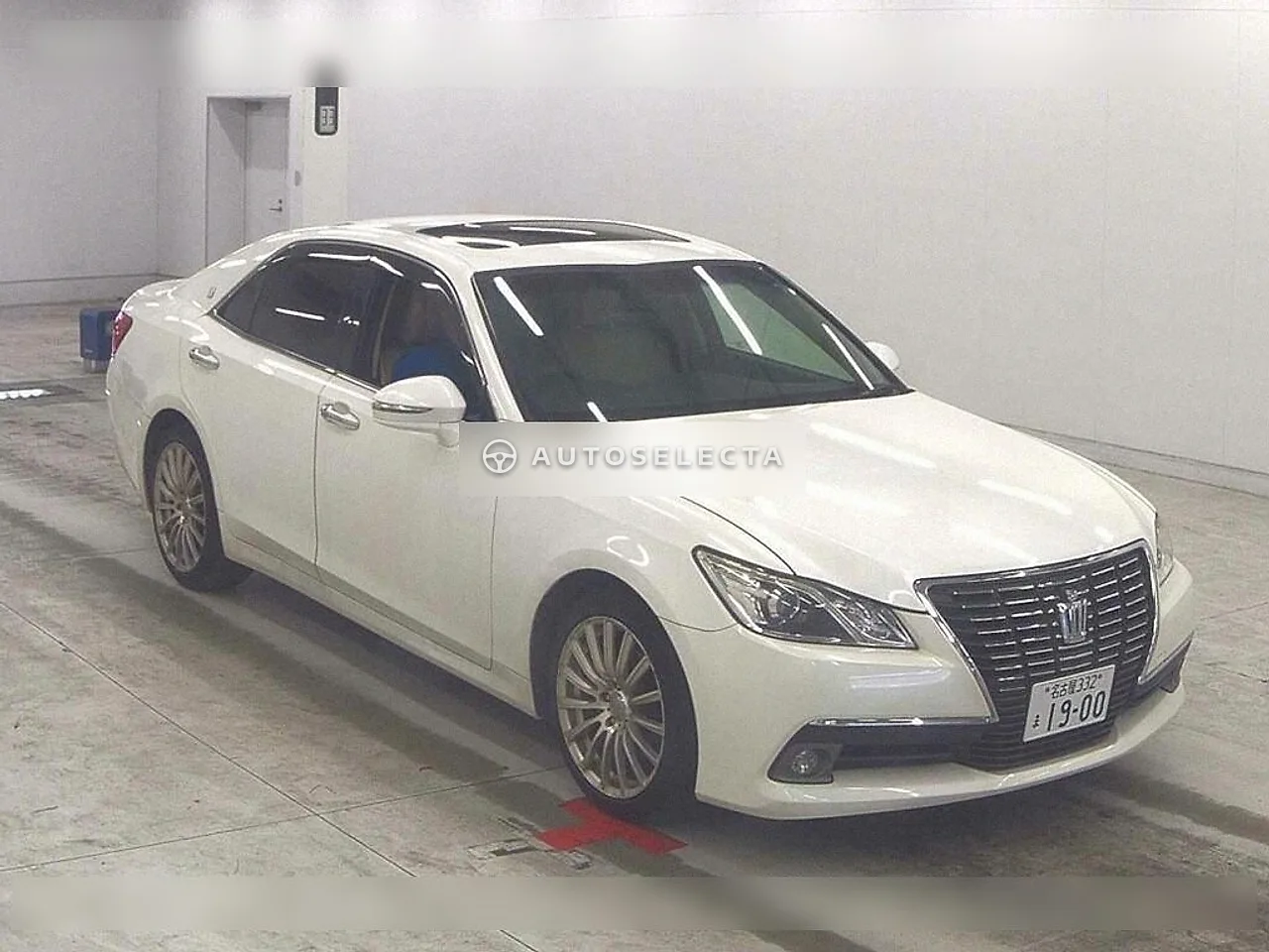 Toyota Crown 2015, photo 1 of 1