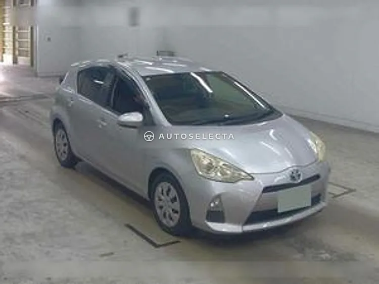 Toyota Aqua 2012, photo 1 of 1