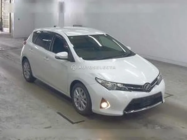 Toyota Auris 2013, auction grade R
