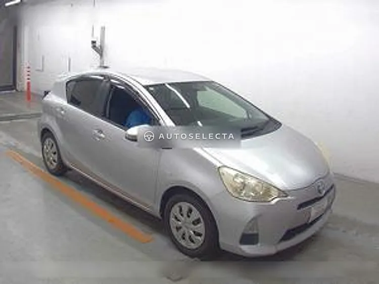 Toyota Aqua 2012, photo 1 of 1