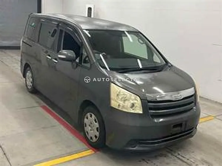 Toyota Noah 2010, photo 1 of 1