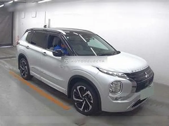 Mitsubishi Outlander PHEV 2023, auction grade 4.5
