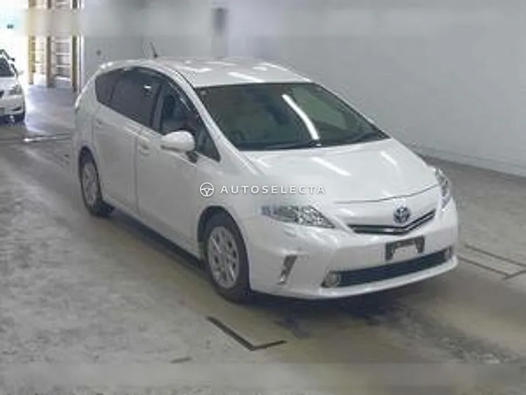 Toyota Prius Alpha 2012, photo 1 of 1