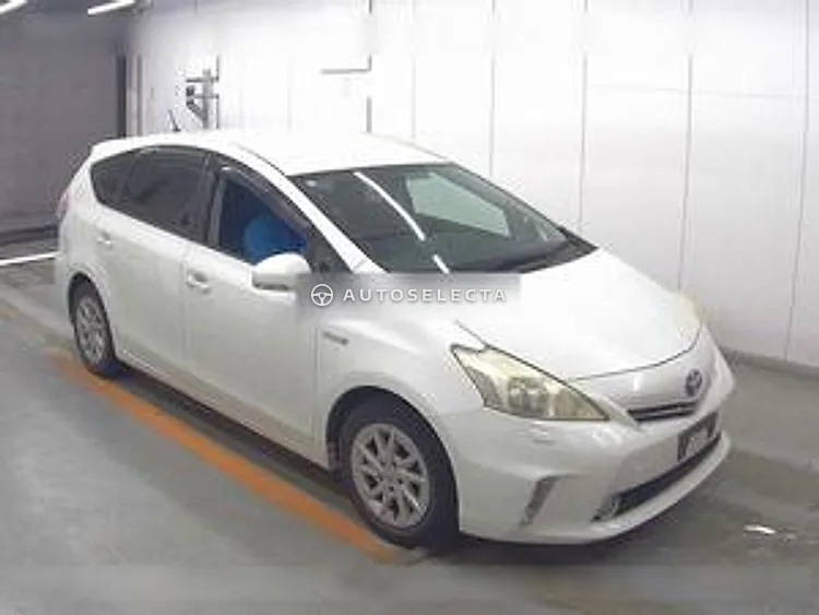 Toyota Prius Alpha 2011, photo 1 of 1