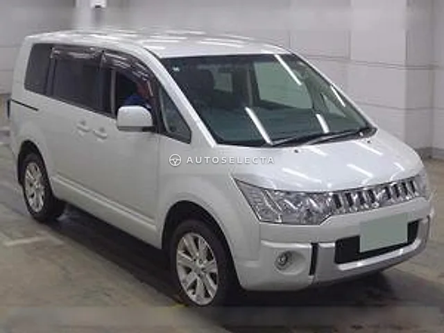 Mitsubishi Delica D:5 2012, auction grade 3.5