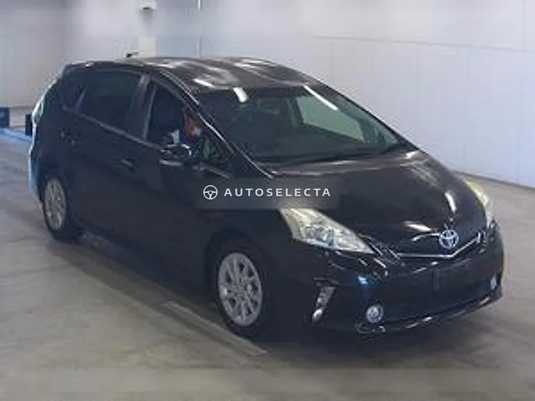 Toyota Prius Alpha 2011, photo 1 of 1