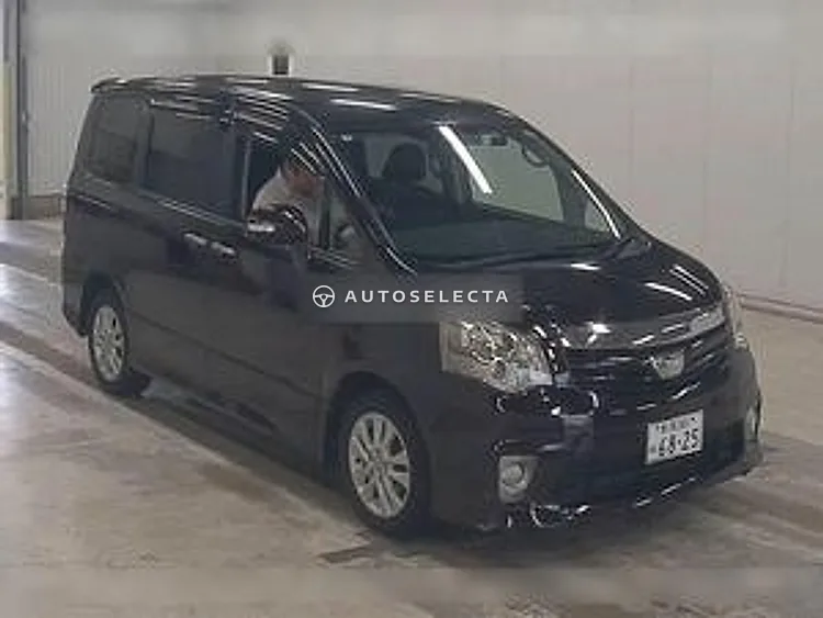 Toyota Noah 2012, photo 1 of 1