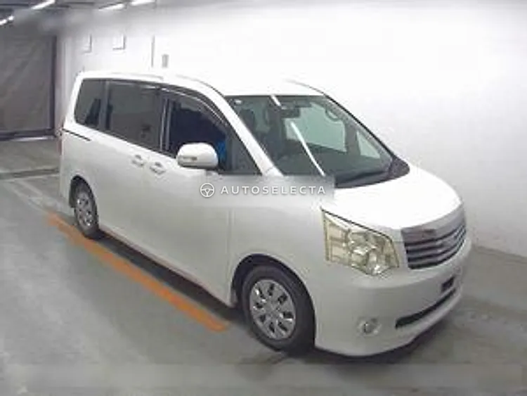 Toyota Noah 2010, photo 1 of 1
