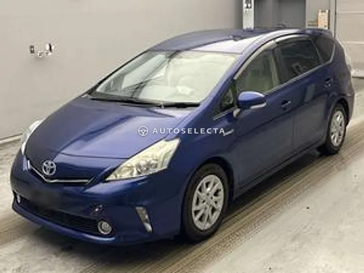 Toyota Prius Alpha 2012, photo 1 of 1