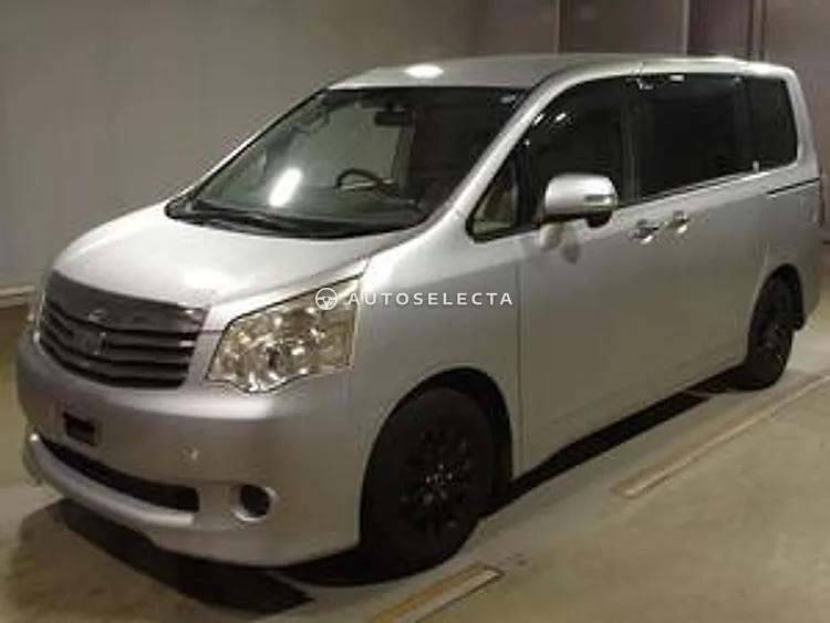 Toyota Noah 2012, photo 1 of 1