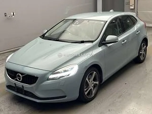 Volvo V40 2017, auction grade 4