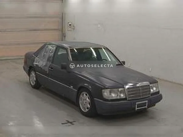 Mercedes-Benz Medium Class 1991, auction grade 3