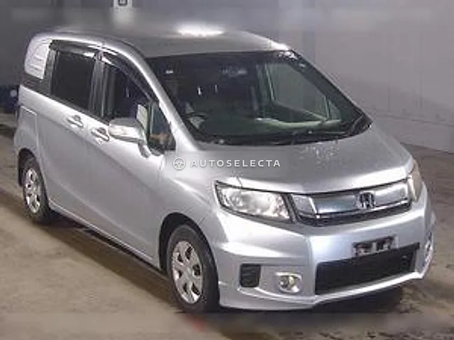 Honda Freed Spike 2015, auction grade R