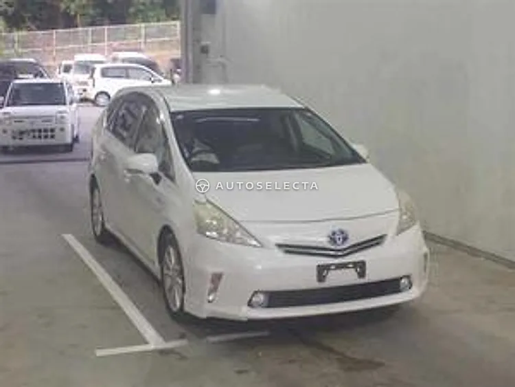 Toyota Prius Alpha 2012, photo 1 of 1