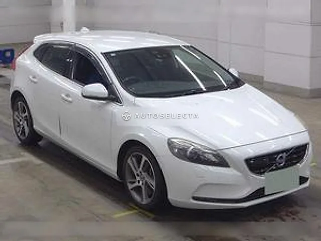 Volvo V40 2015, auction grade 4