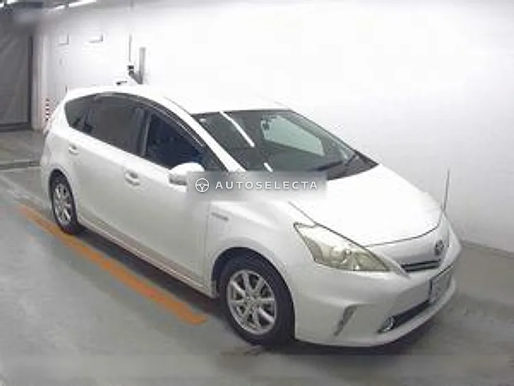 Toyota Prius Alpha 2011, photo 1 of 1