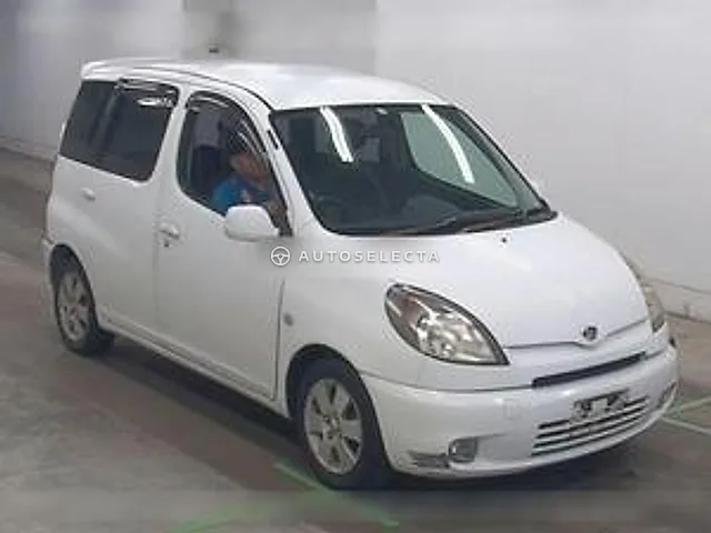 Toyota Funcargo 2000, auction grade R