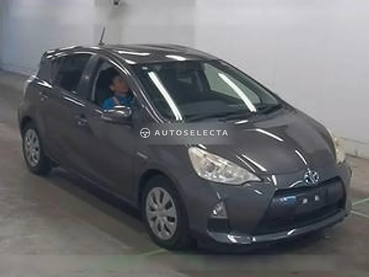 Toyota Aqua 2013, photo 1 of 1