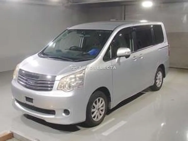 Toyota Noah 2013, photo 1 of 1