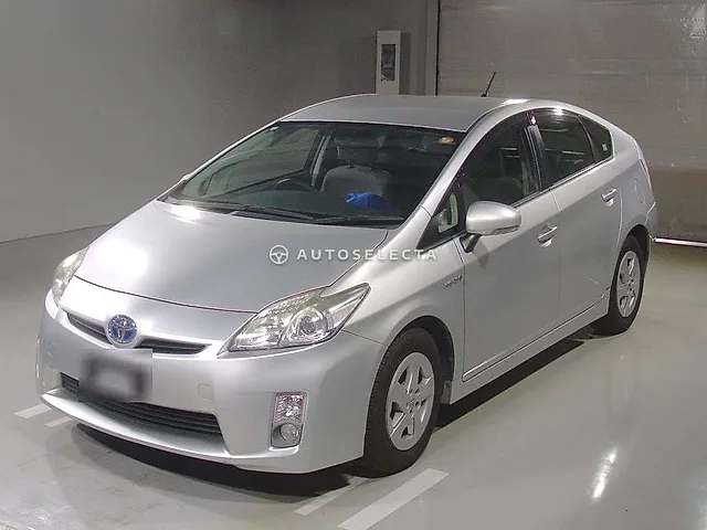 Toyota Prius 2011, auction grade RA