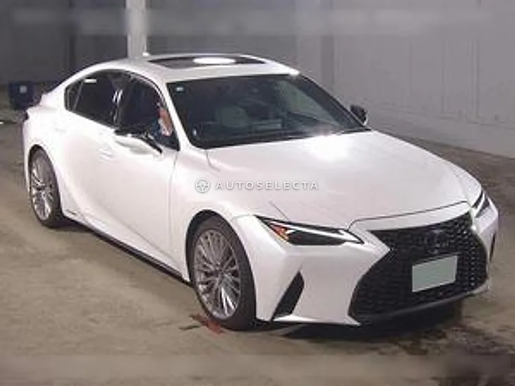 Lexus IS 2021, photo 1 of 1
