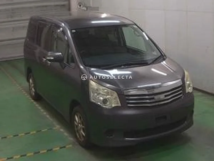 Toyota Noah 2011, photo 1 of 1