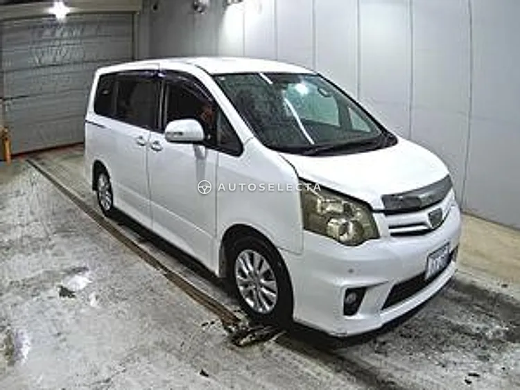 Toyota Noah 2010, photo 1 of 1