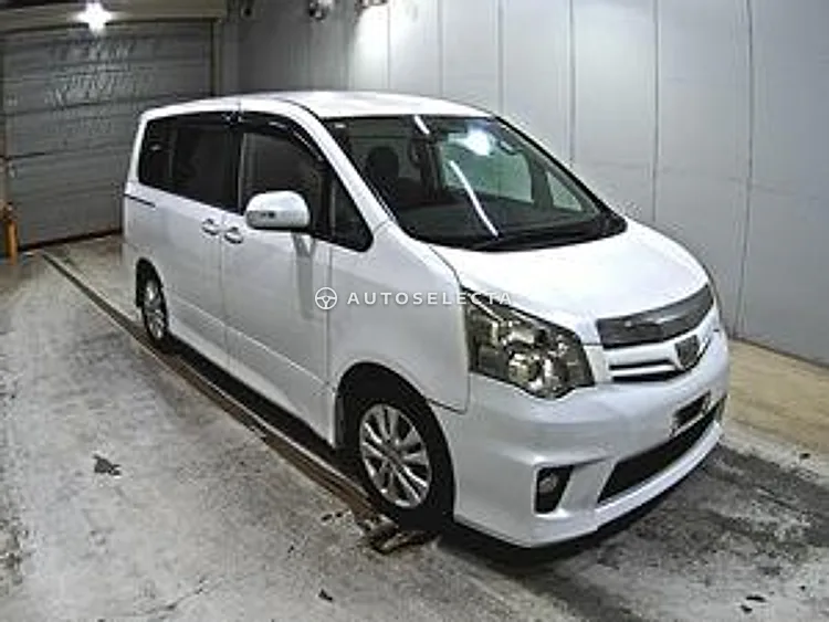 Toyota Noah 2012, photo 1 of 1