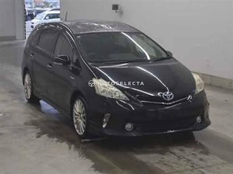 Toyota Prius Alpha 2014, photo 1 of 1