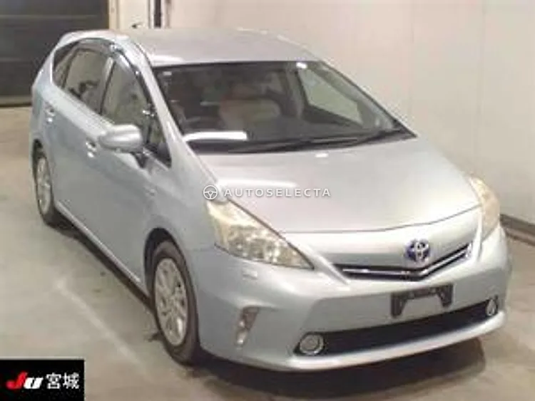 Toyota Prius Alpha 2011, photo 1 of 1