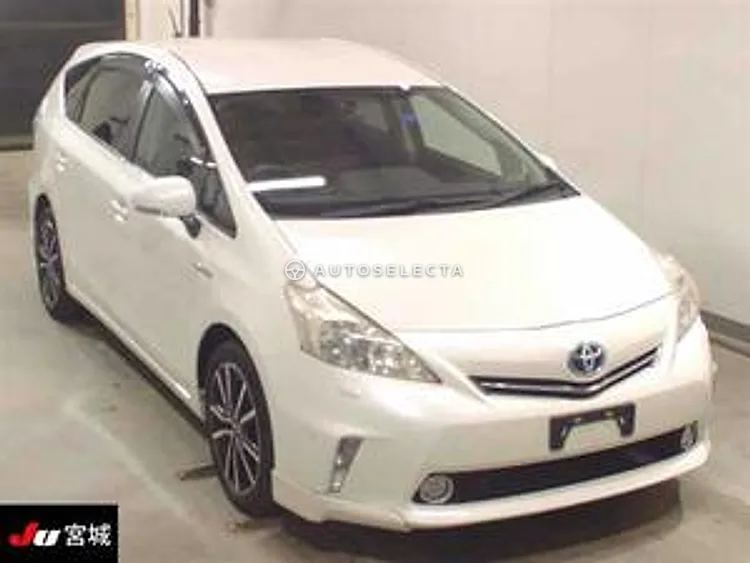 Toyota Prius Alpha 2011, photo 1 of 1