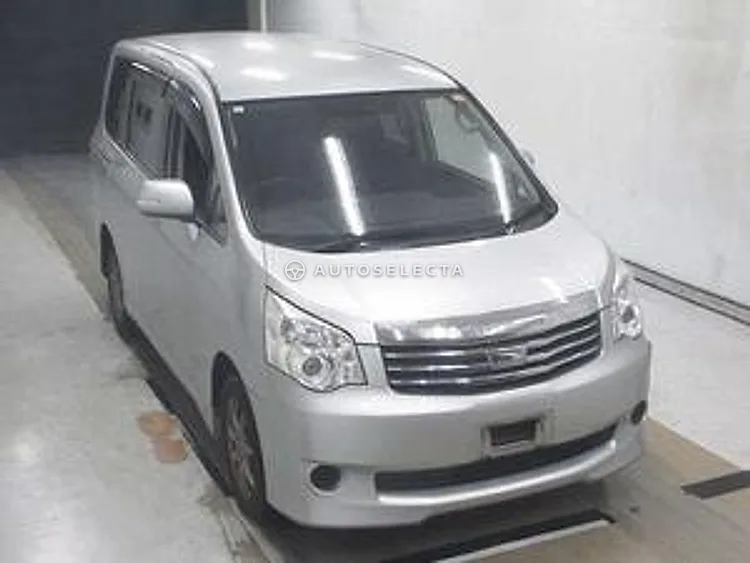 Toyota Noah 2013, photo 1 of 1