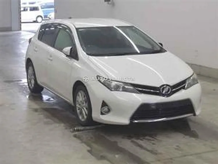 Toyota Auris 2013, photo 1 of 1