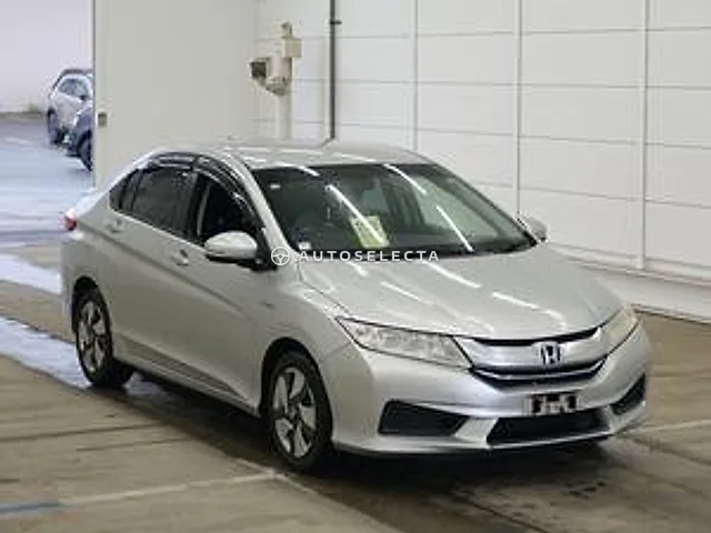 Honda Grace 2015, auction grade 4