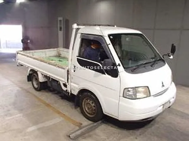 Mitsubishi Delica Wagon 2005, auction grade 3.5