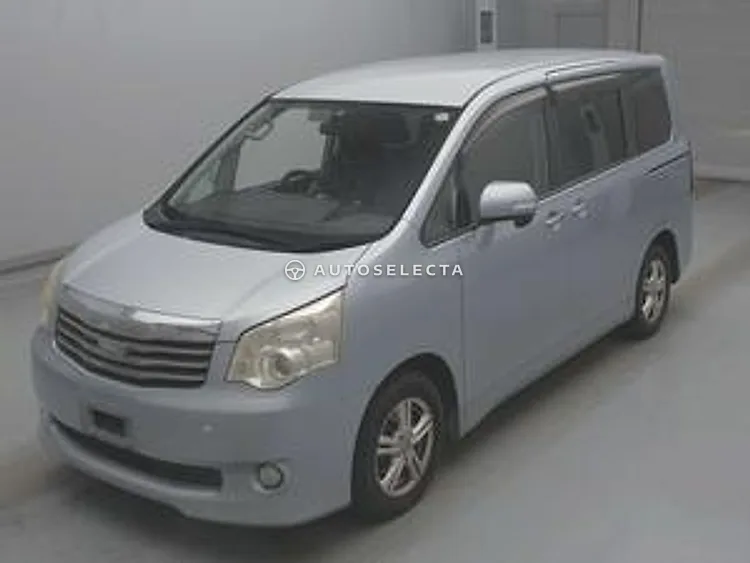 Toyota Noah 2011, photo 1 of 1