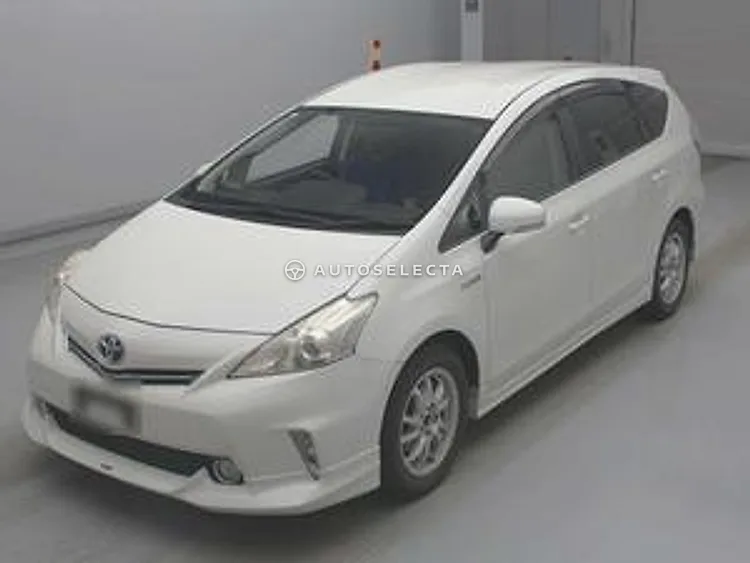 Toyota Prius Alpha 2013, photo 1 of 1