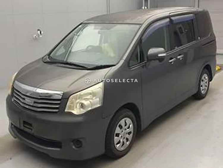 Toyota Noah 2012, photo 1 of 1