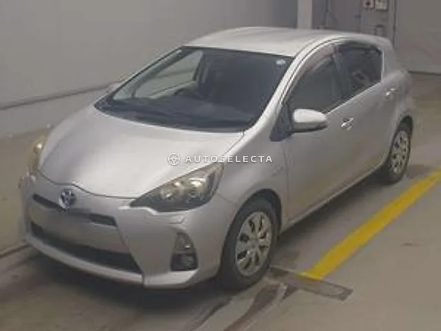 Toyota Aqua 2013, auction grade R