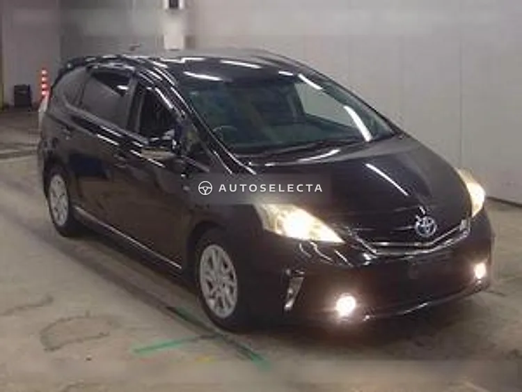 Toyota Prius Alpha 2012, photo 1 of 1