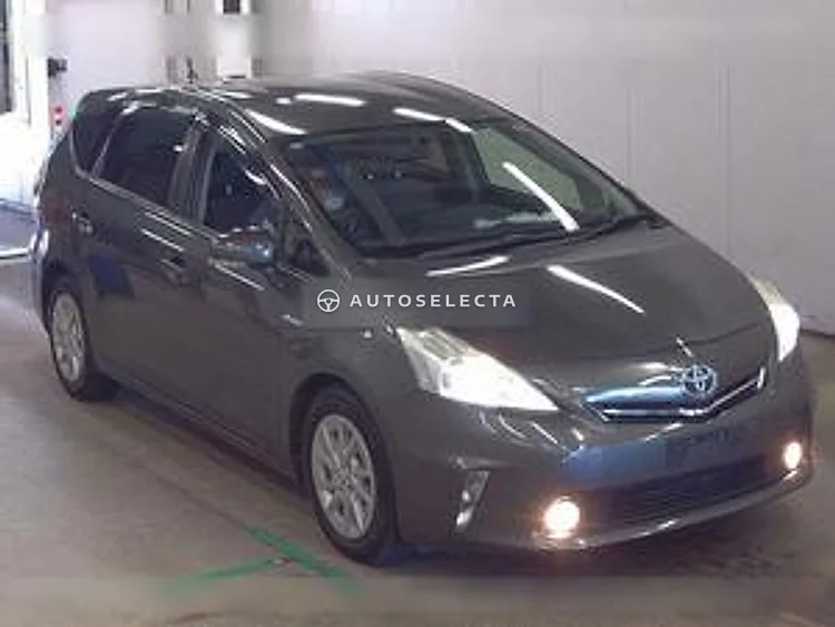 Toyota Prius Alpha 2012, photo 1 of 1
