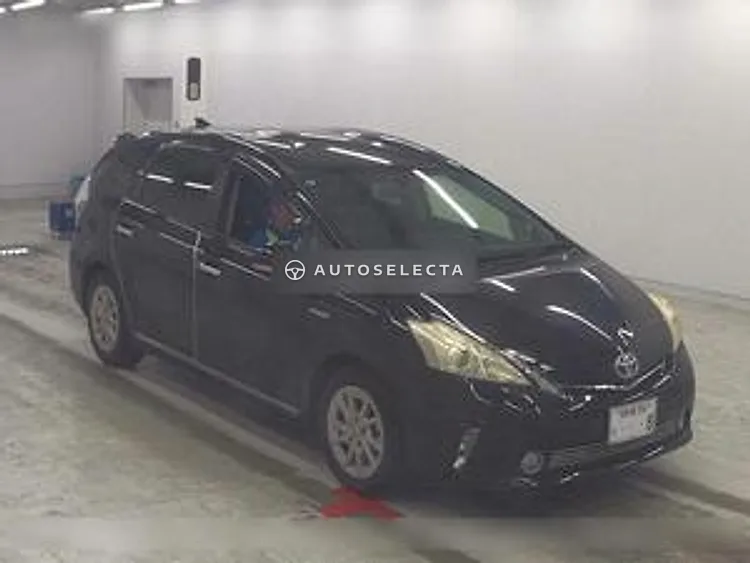 Toyota Prius Alpha 2012, photo 1 of 1