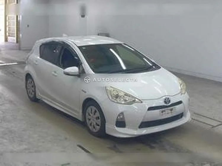 Toyota Aqua 2012, photo 1 of 1