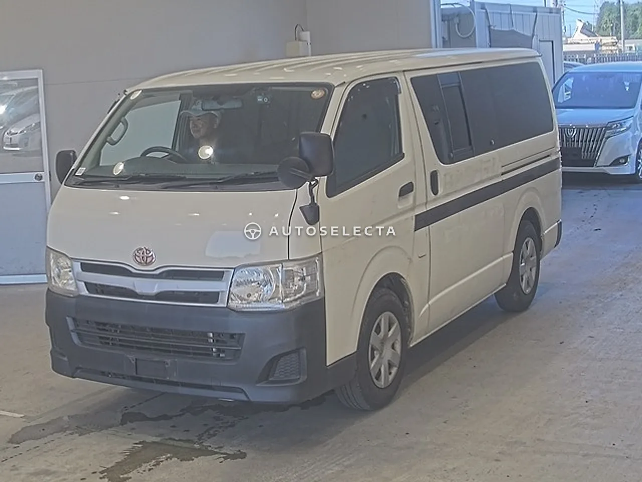 Toyota Hiace 2012, photo 1 of 11