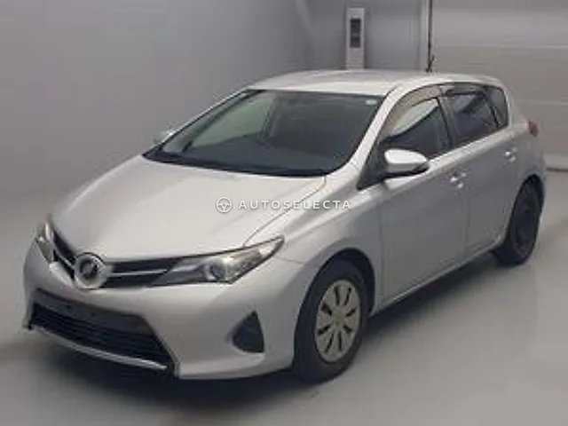 Toyota Auris 2013, auction grade R