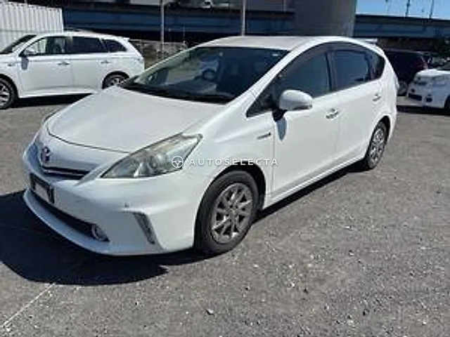 Toyota Prius Alpha 2013, auction grade 3