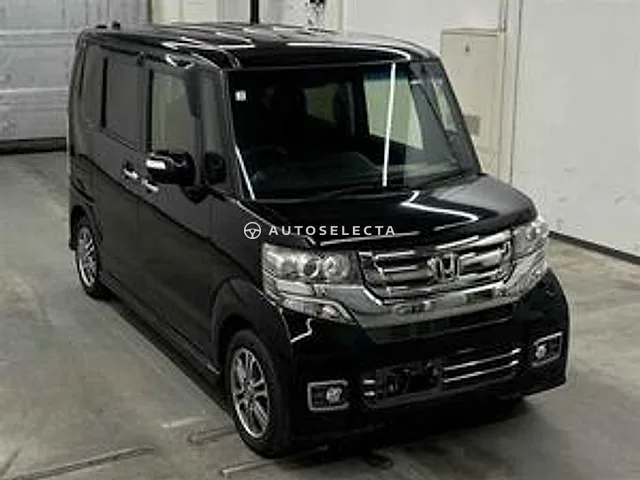 Honda N-BOX Custom 2017, auction grade 3.5