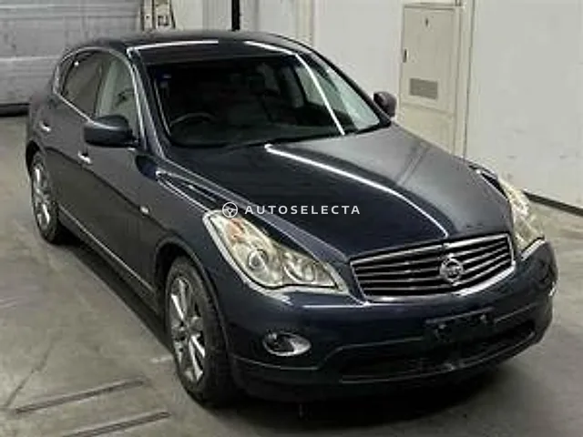 Nissan Skyline Crossover 2010, auction grade 3.5