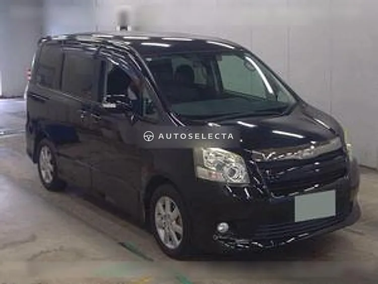 Toyota Noah 2010, photo 1 of 1